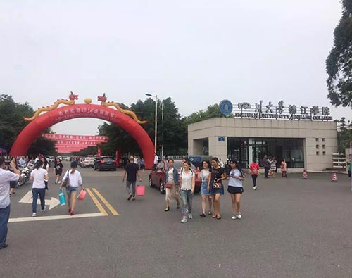 四川大學(xué)錦江學(xué)院10000平米籃球場(chǎng)歷經(jīng)45日完工